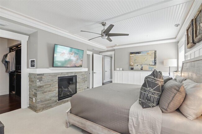 Building Photo - 157 9th Ave N