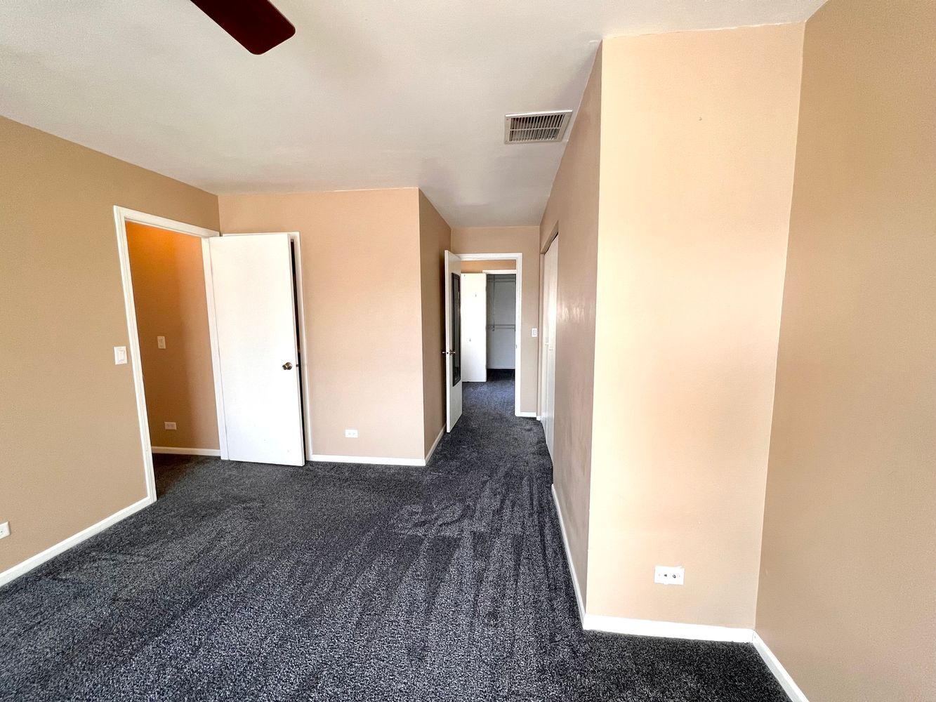 Building Photo - 17 Le Jardin Ct