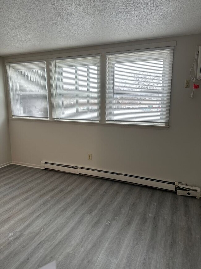 Building Photo - 1300 34th St