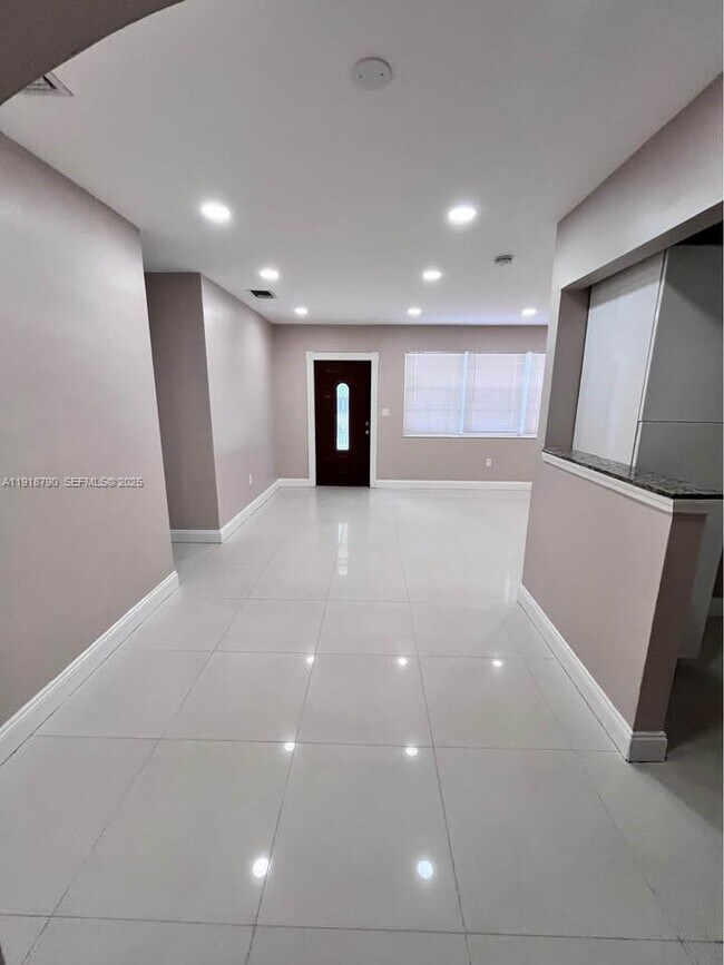 Building Photo - 251 N 68th Terrace