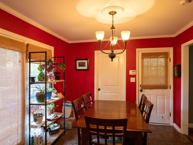 Building Photo - Three Bedroom Brick Ranch in National Hills!
