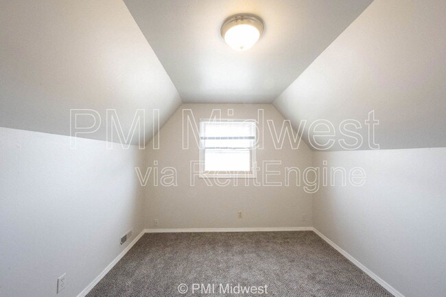 Building Photo - 632 S State St