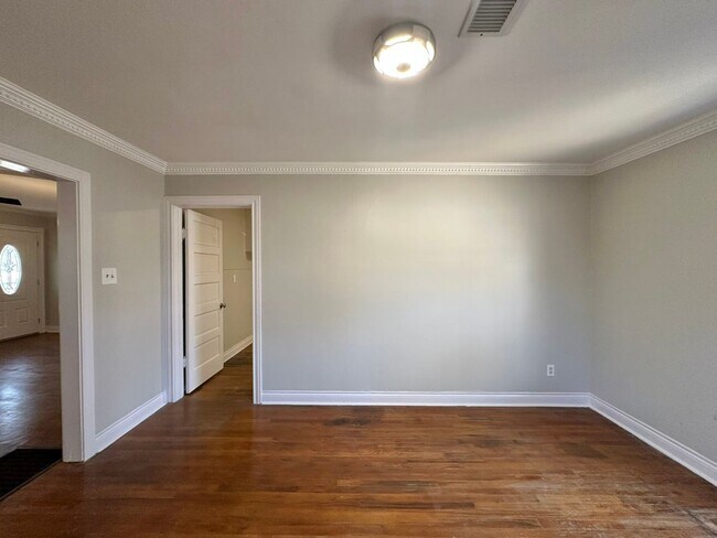 Building Photo - 1309 S Robertson Ave