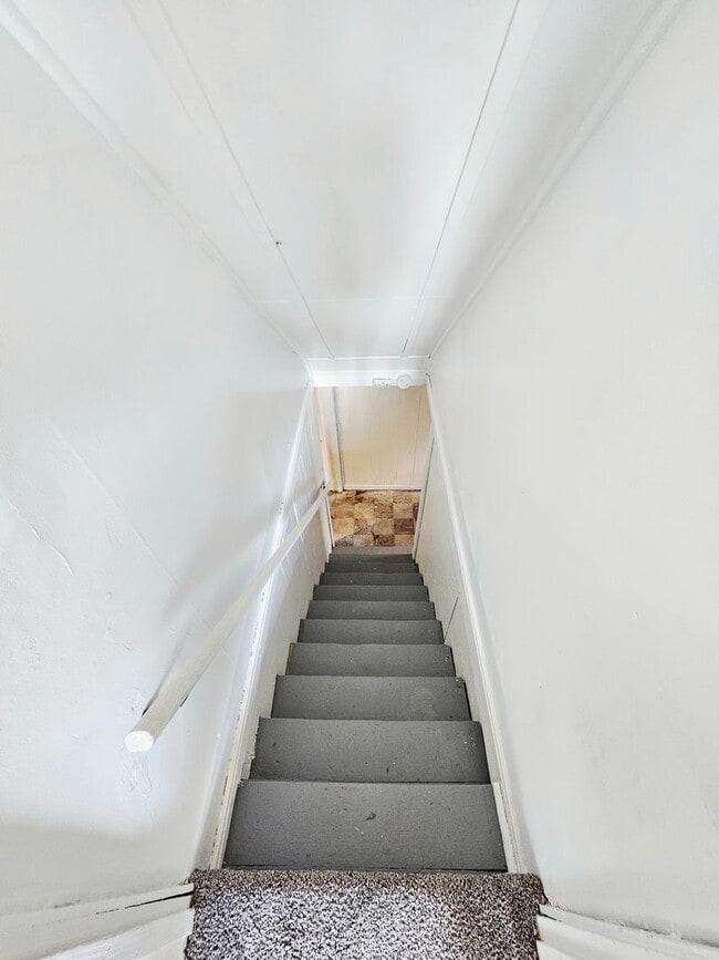 Building Photo - Move-In Ready 2BR/1BA Home w/ 2-Car Garage | Recently Updated