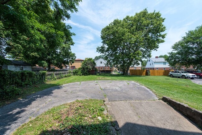 Building Photo - COVEDALE- 3 bedroom 1.5 bath Tudor with up...
