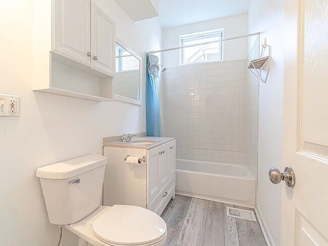 Building Photo - 1144 W 68th St