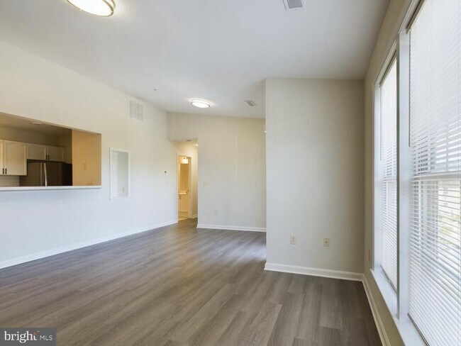 Building Photo - 302 Baughmans Ln