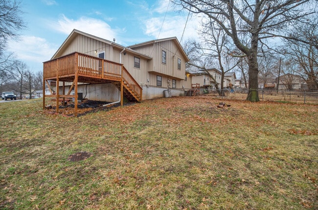 Building Photo - 618 E Johnston St