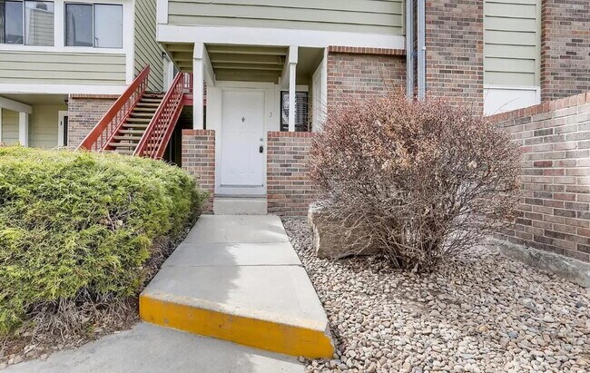 Building Photo - "Cozy 1-Bedroom Retreat with Quartz Finish...