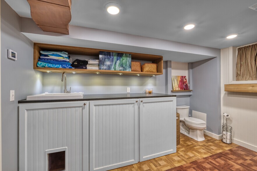 Building Photo - 5050 Manitou Rd