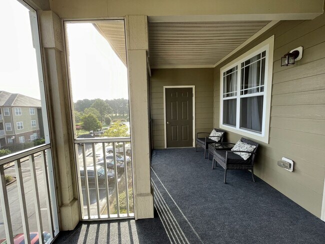 Building Photo - NEWLY LOWERED PRICE!  Recently renovated condominium in the well sought-after Crow Creek subdivis...