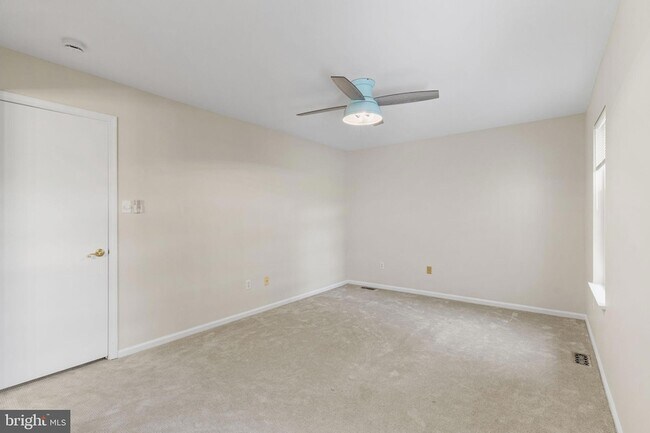 Building Photo - 424 Revere Dr