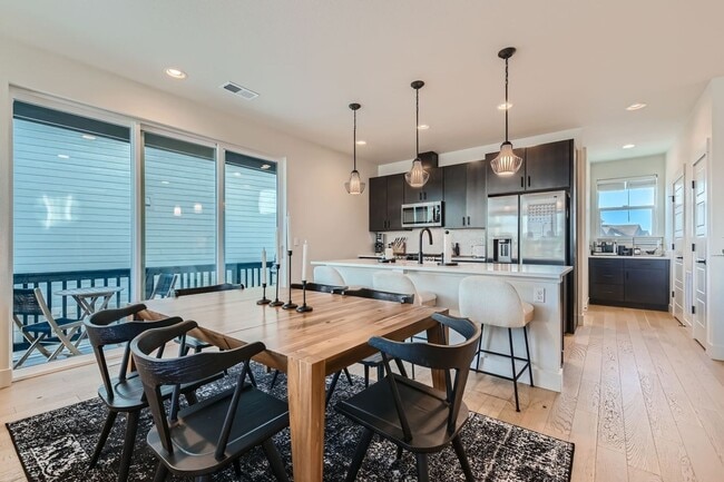 Building Photo - 3 Bedroom, 4 Bath Townhome in Broomfield