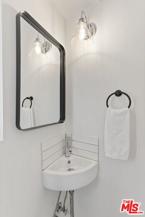 Building Photo - 3775 Aloha St