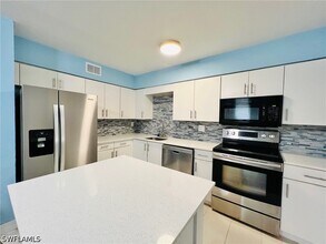 Building Photo - 465 Bald Eagle Dr