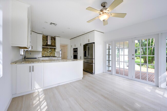 Building Photo - 336 Marlborough Pl