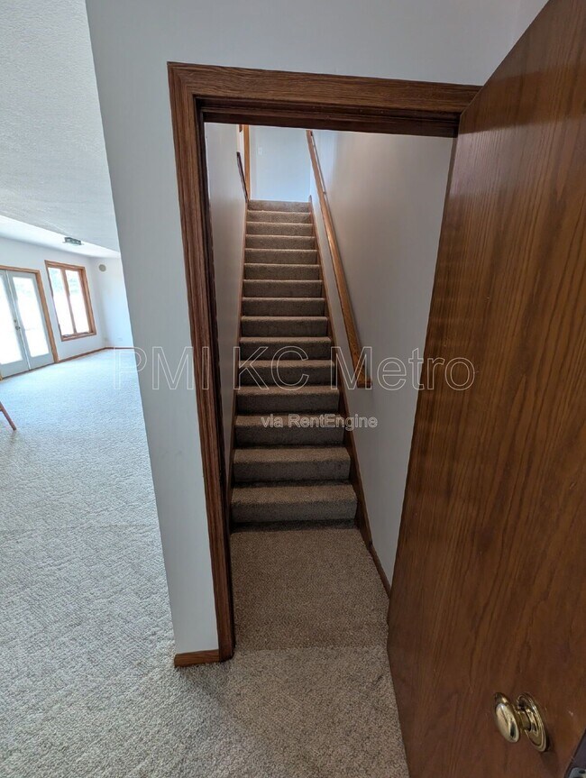 Building Photo - 3905 SW 14 St Ct
