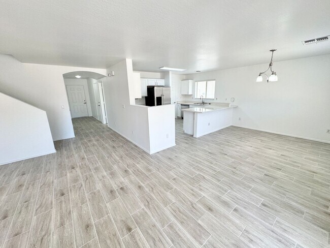 Building Photo - 8464 W Forest Grove Ave