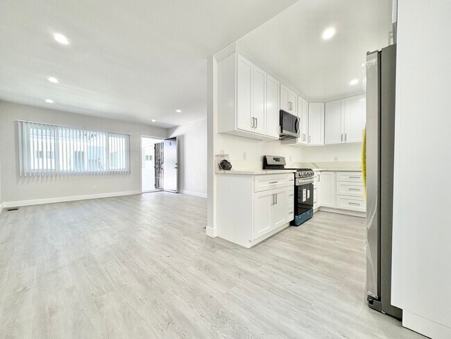 Building Photo - 1145 S Holt Ave