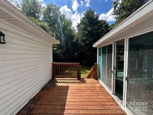Building Photo - 1617 Sugar Hollow Dr
