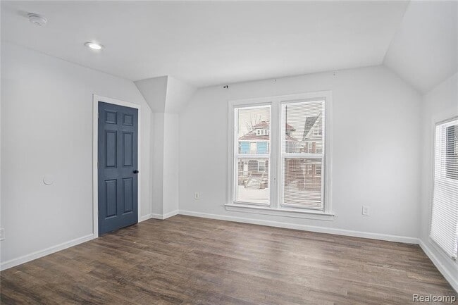 Building Photo - 671 Clairmount Ave