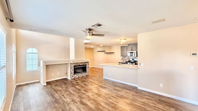 Building Photo - Bright & Lovely Two Story Townhome in the VistaMonte at San Luis Rey HOA Community of Oceanside!