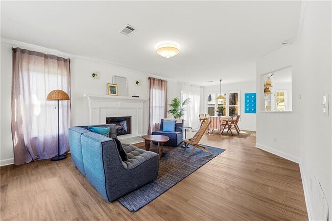 Building Photo - 1414 Justin Dr