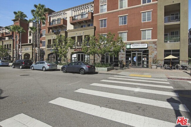 Building Photo - 12875 W Runway Rd
