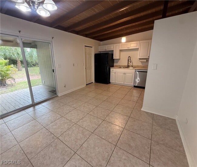 Building Photo - 1840 Maple Ave