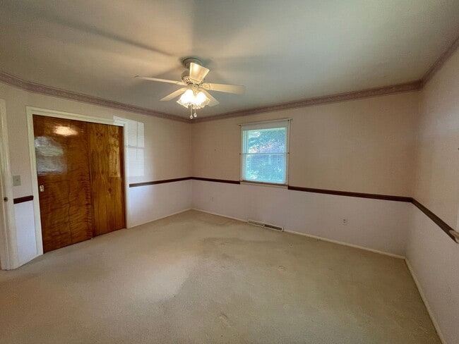 Building Photo - Three Bedroom Home in Richland