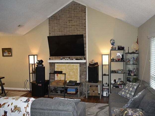 Building Photo - 2321 Oldenburg Dr