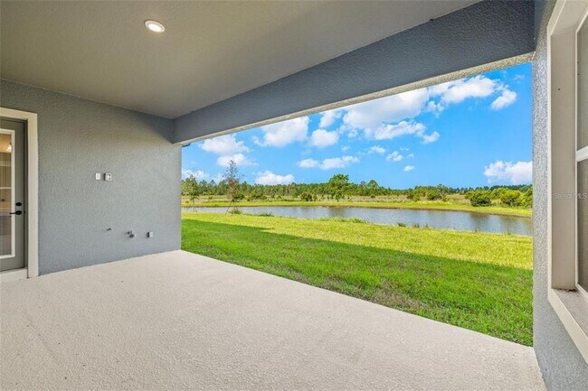 Building Photo - 1953 Arching Br