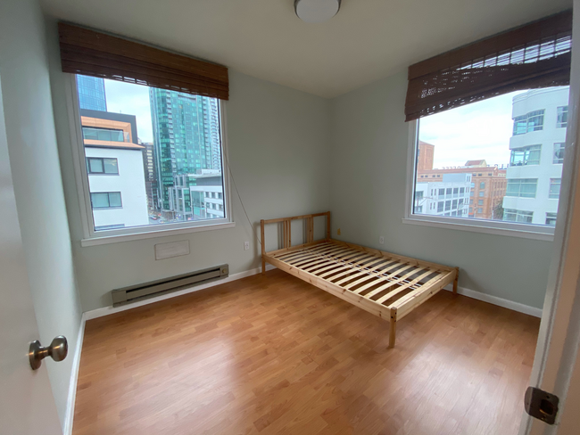 Guest bedroom - 201 Harrison St