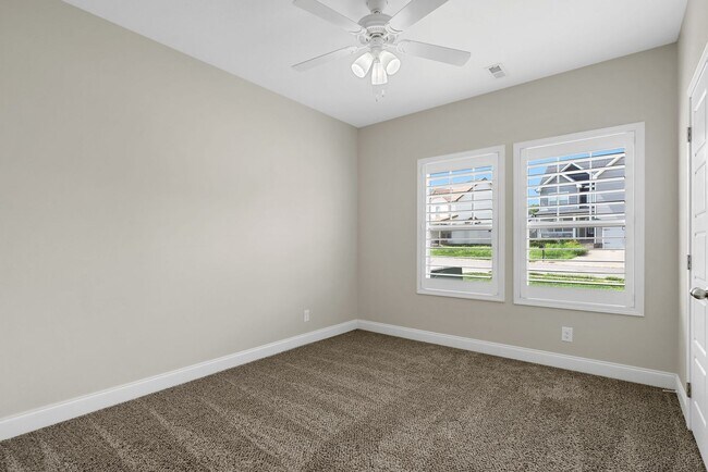 Building Photo - Pet Friendly Three Bedroom with Bonus!