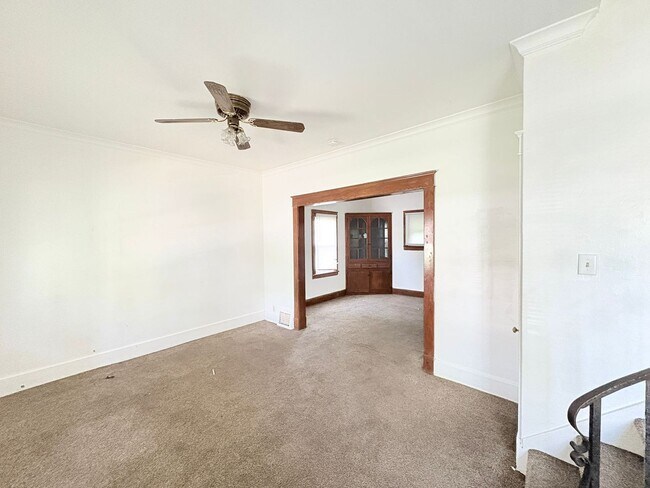 Building Photo - 1809 Oakwood Ave
