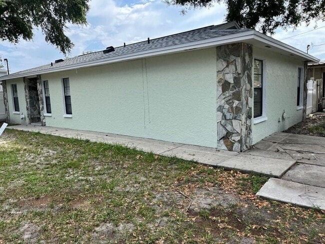 Building Photo - Beautiful 3BR Home in Central Tampa – Move-In Ready!
