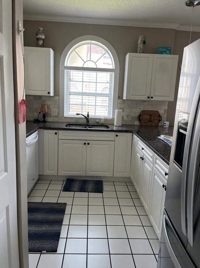 Building Photo - 4185 Hibiscus Dr
