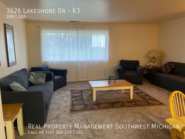 Building Photo - Furnished 2 bedroom, 1 bath condo with lak...