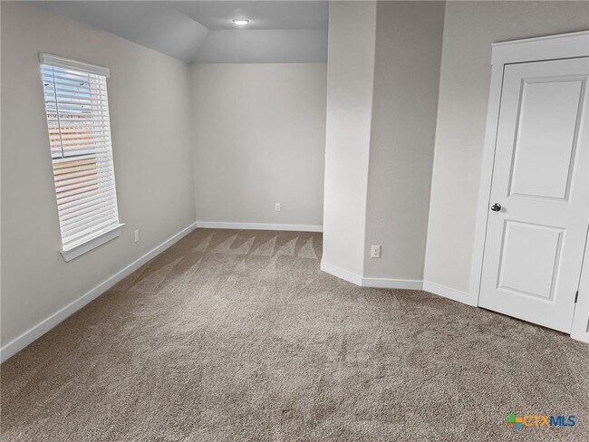Building Photo - 916 Gray Cloud Dr