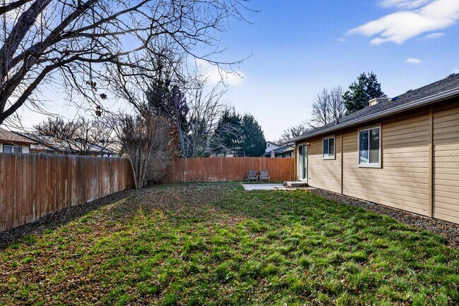 Building Photo - 2074 N Siesta Ave