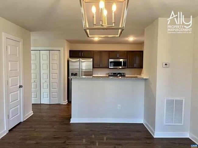 Building Photo - 6 Barkley Ln