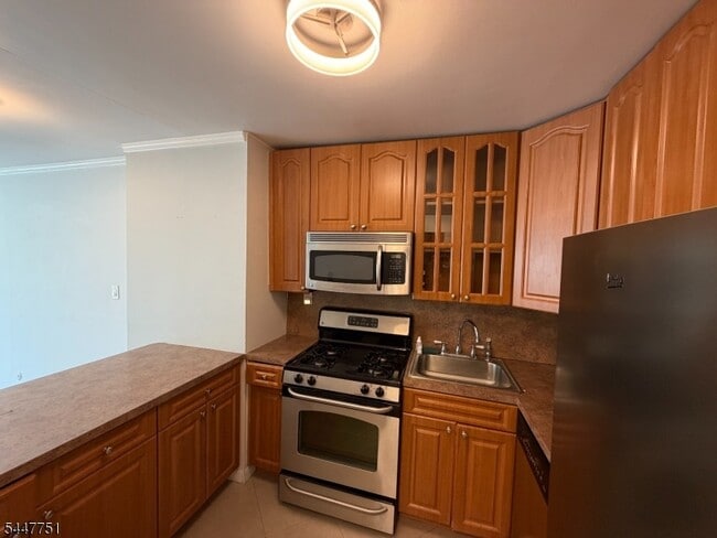 Building Photo - 285 Aycrigg Ave