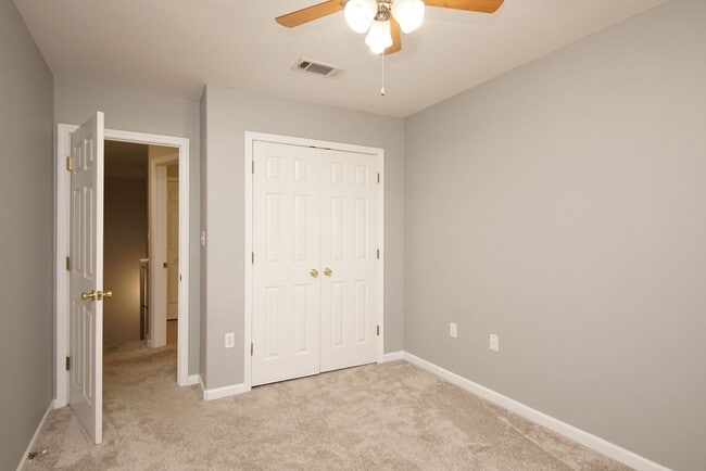 Building Photo - Central Niceville Location