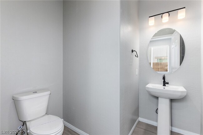 Building Photo - 204 Rondeau Ave