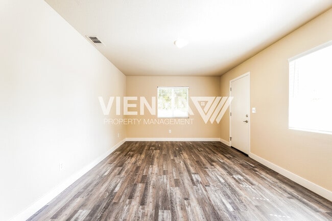 Building Photo - 500 4th St