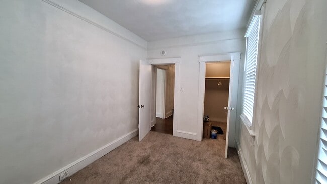 Building Photo - 311 W 27th St