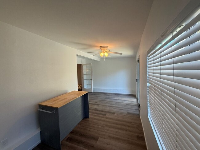 Building Photo - Charming Home in Central Las Vegas