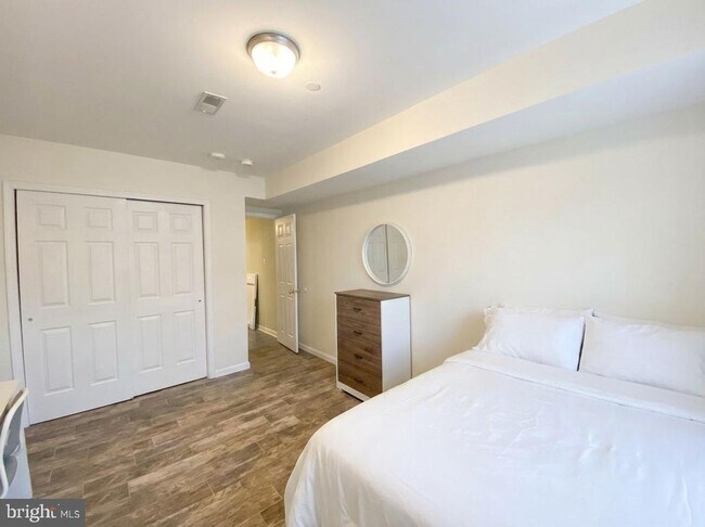 Building Photo - 2010 N Carlisle St