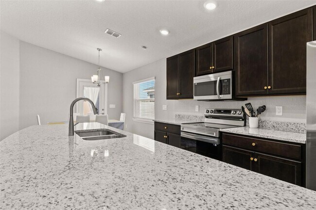 Building Photo - 1750 Daystar Dr