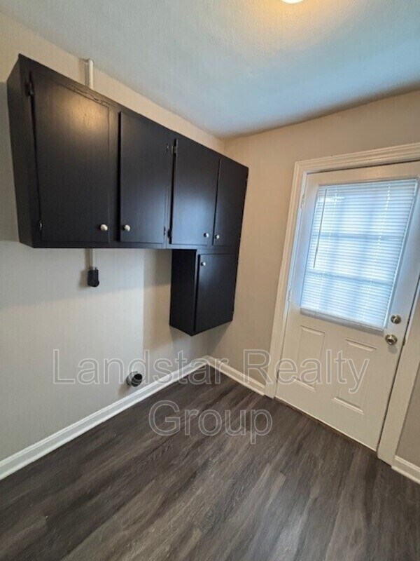 Building Photo - 4714 Seville Dr